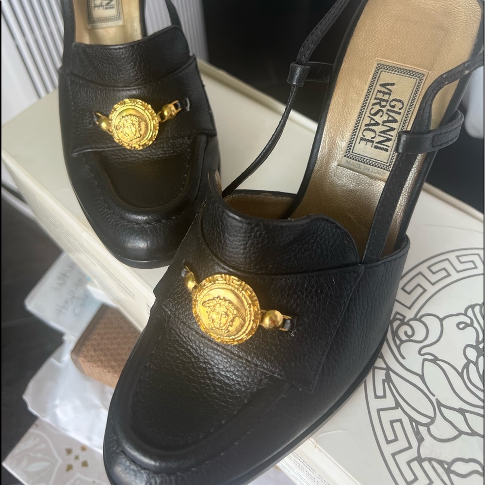 Black Leather Versace Slingback sturdy Gold Medusa signature. Size 6 to 61/2.